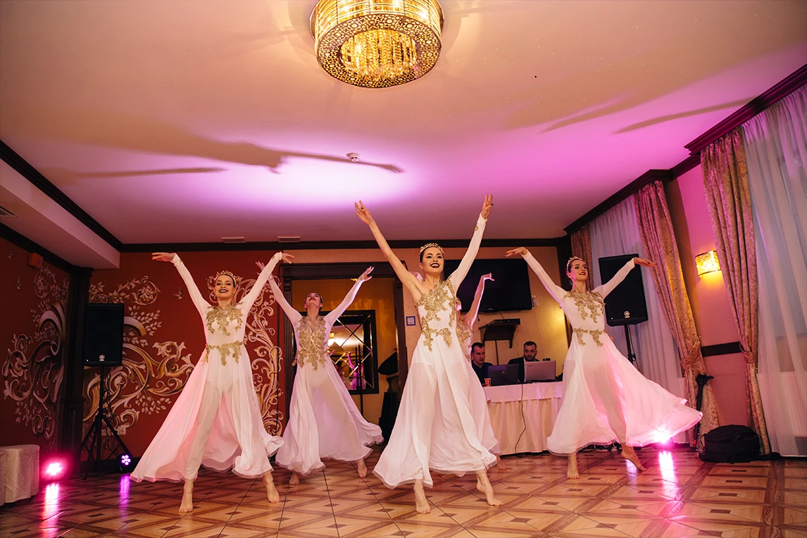 Танцювальна шоу-програма у залі Villa Vita