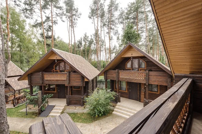 Деревянные коттеджи Villa Vita среди сосен