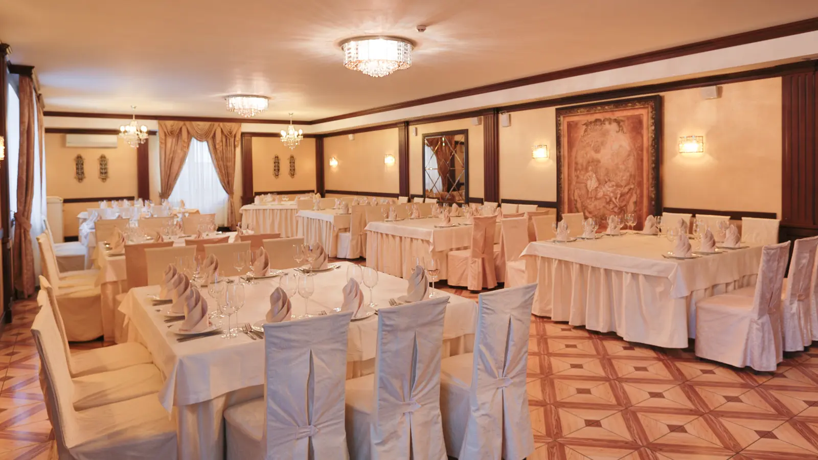 The Villa Vita Mirror Hall with banquet seating