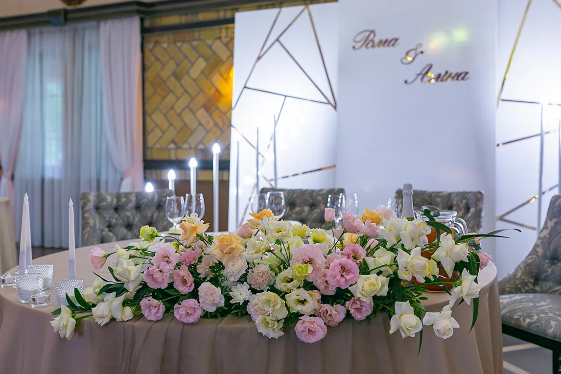 Flowers on the top table in the Villa Vita dining hall