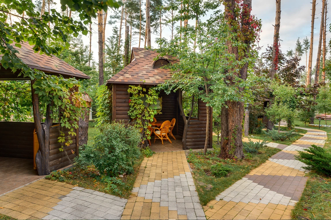 Літня альтанка Villa Vita у зеленому дворику