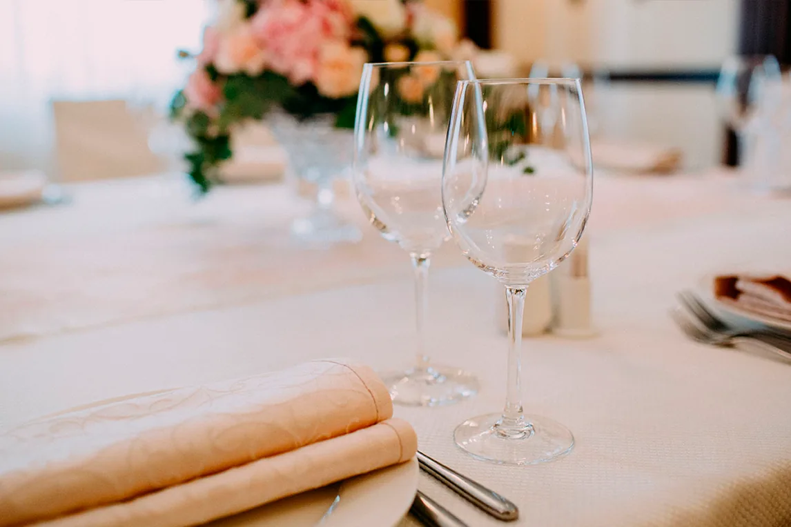 Table setting in the Mirror Hall