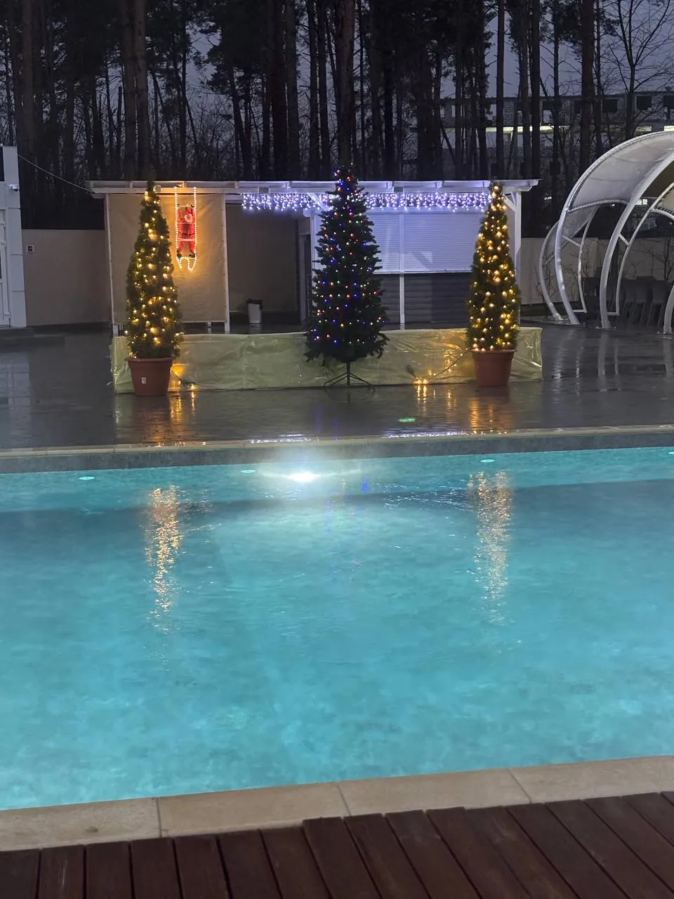 Уличный тёплый бассейн +29°C в Villa Vita